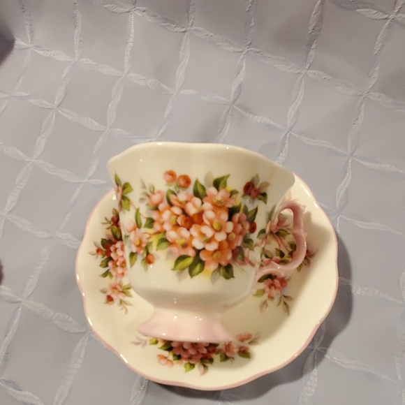 Vintage ROYAL ALBERT Apple Blossom Time Series EUC - Picture 3 of 8